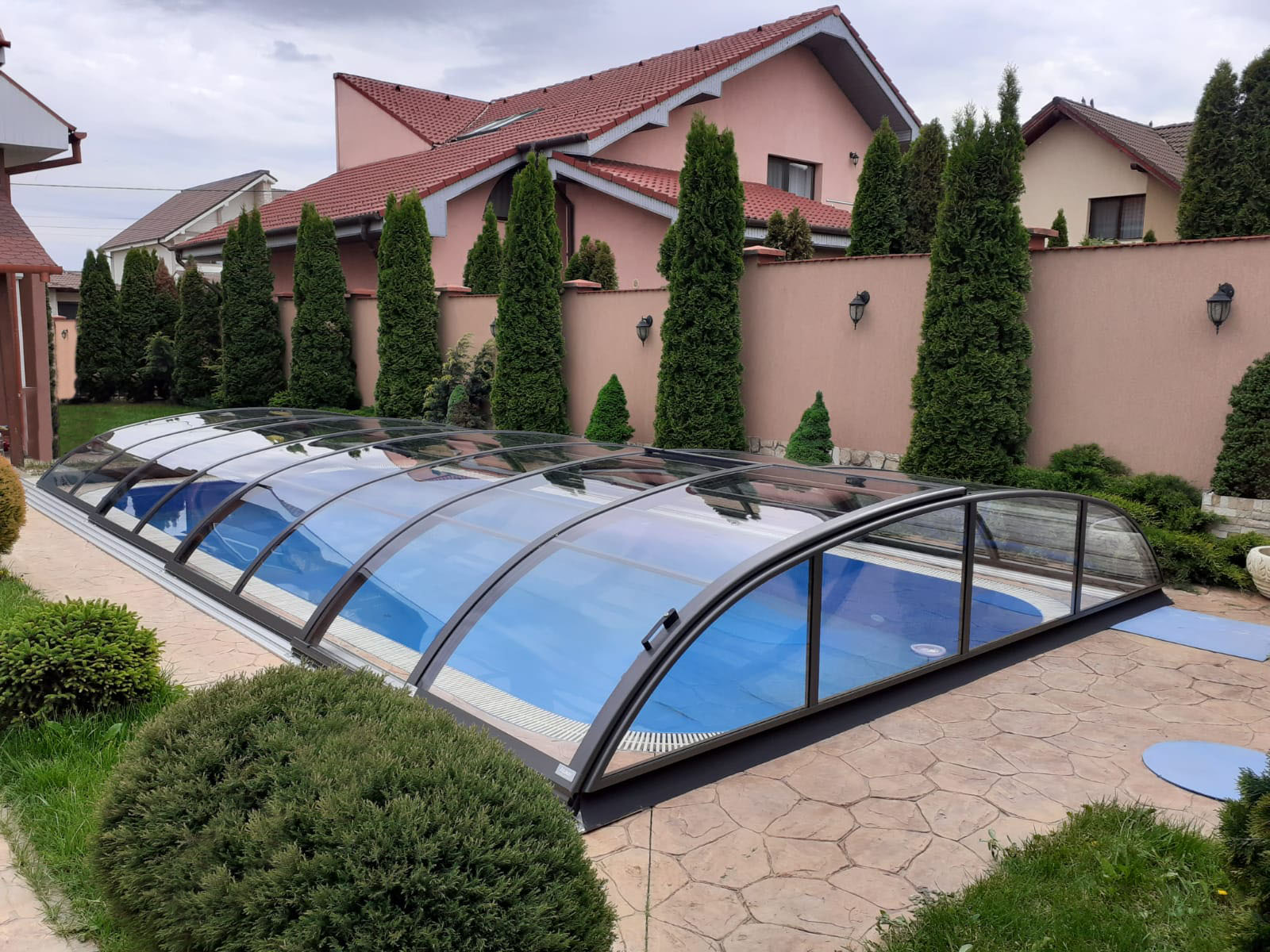 Poolüberdachung Azure Flat Compact 7,70 x 4,18 x 0,80 m Anthrazit Bausatz Selbstmontage Einstieg links